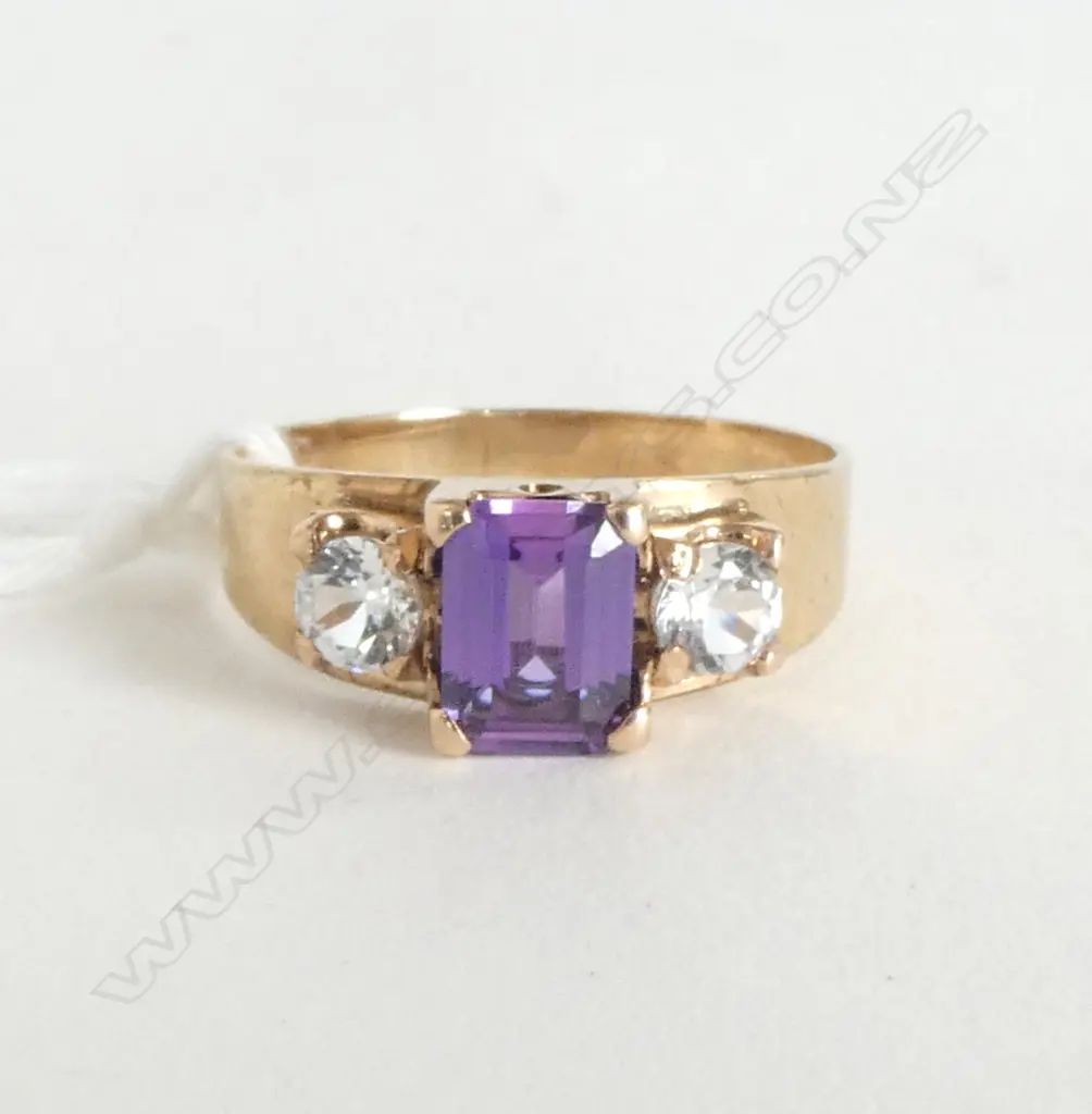**RTV** 9ct GOLD & CREATED GEM SET DRESS RING, 2.4gm SIZE O Image 1++