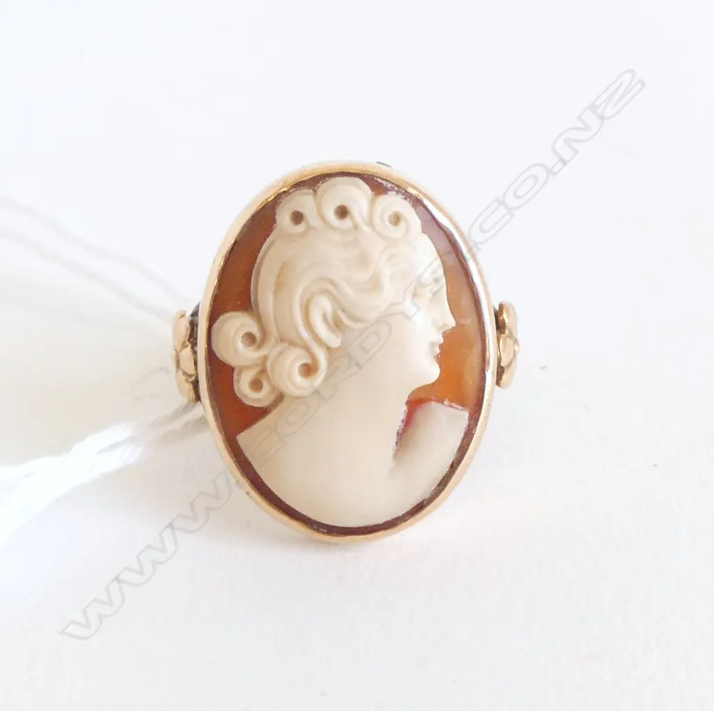 VINTAGE 9ct ROSE GOLD & CARVED CAMEO RING 3.66gms SIZE M 1/2 Image 1++