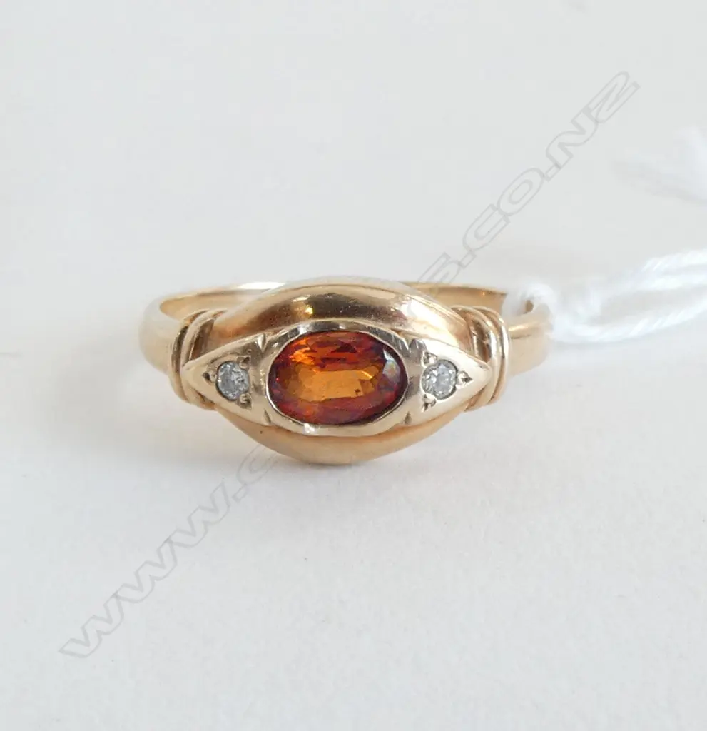 9ct YELLOW GOLD CITRINE & DIAMOND RING 3.44gms SIZE R Image 1++