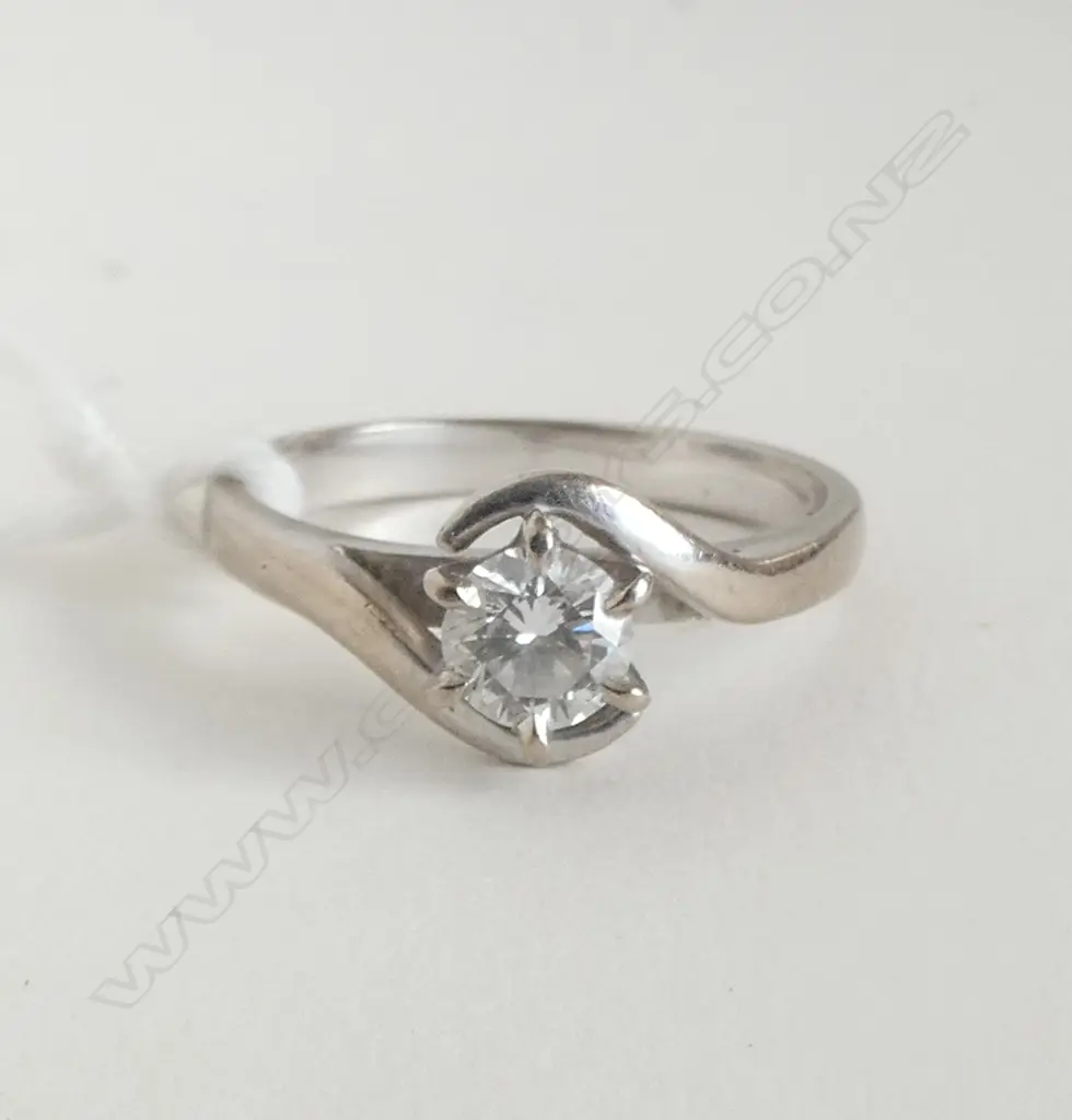 18ct WHITE GOLD DIAMOND 0.445ct round brilliant E SI1 SOLITAIRE RING 3.92grms WITH VALUATION SIZE M Image 1++