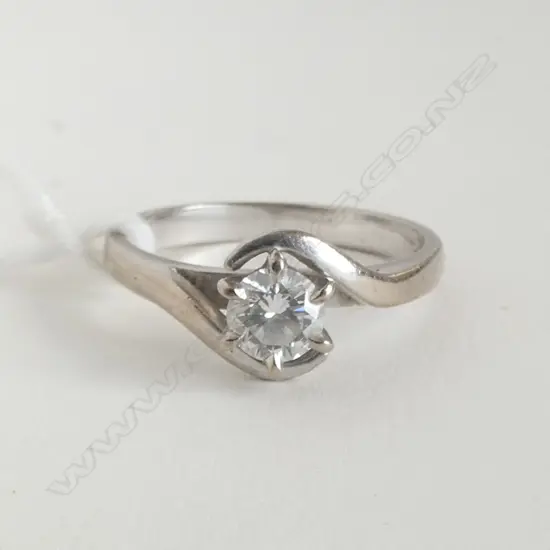 18ct WHITE GOLD DIAMOND 0.445ct round brilliant E SI1 SOLITAIRE RING 3.92grms WITH VALUATION SIZE M