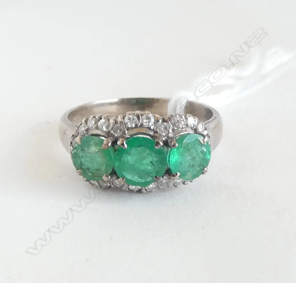 18ct WHITE GOLD 3 EMERALD & DIAMOND HALO RING 3.14gms SIZE M Image 1++