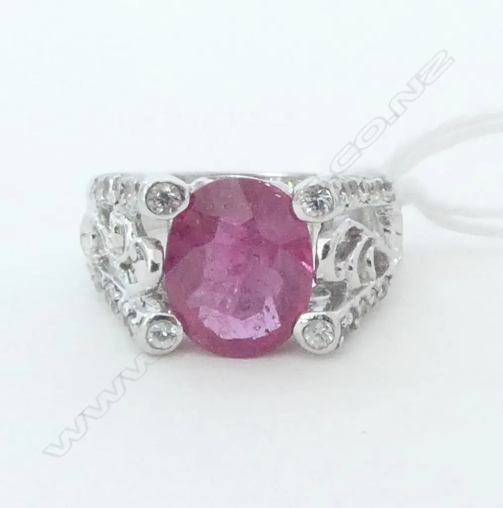 9ct W/GOLD RUBY & WHITE SAPPHIRE? RING decorative stone set pillared shoulders 6,2gms SIZE N Image 1++