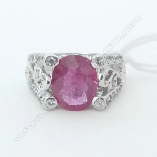 9ct W/GOLD RUBY & WHITE SAPPHIRE? RING decorative stone set pillared shoulders 6,2gms SIZE N