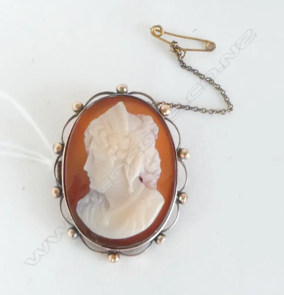 ANTIQUE 9ct & HARDSTONE CAMEO BROOCH, CARNELIAN AGATE (CD4709) Image 1++