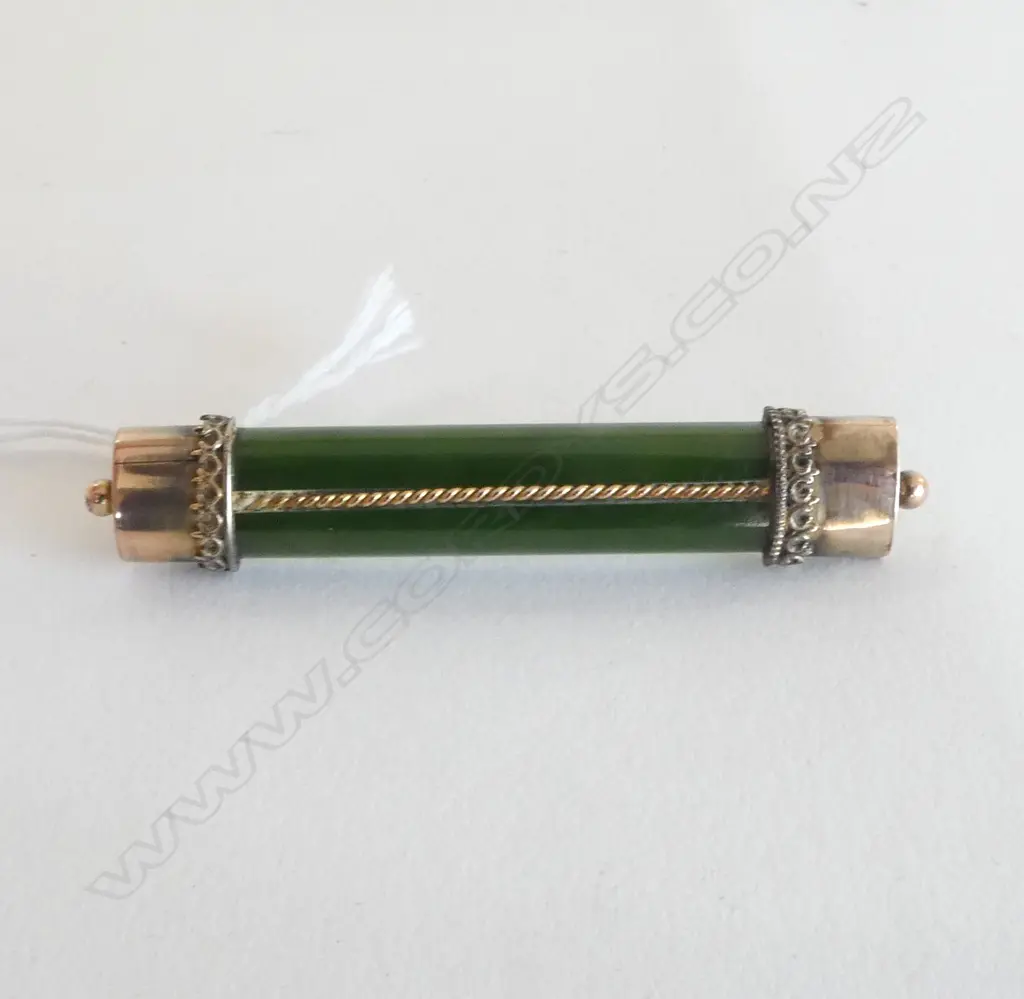 COLONIAL 9ct & POUNAMU BAR BROOCH (CD11795) Image 1++