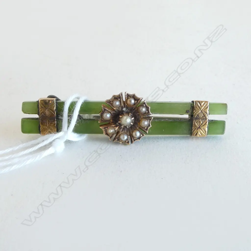 early 20thC 9ct GOLD & POUNAMU DBLE BAR BROOCH w seed pearls Image 1++