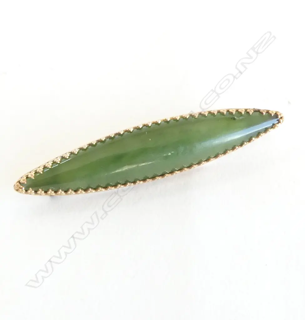 VINTAGE 9CT GOLD AND POUNAMU BROOCH Image 1++