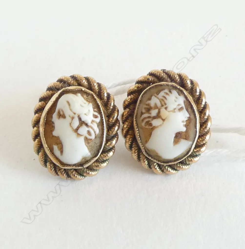 pr 9ct ROSE GOLD & CAMEO EARRINGS screw-on fittings 3.27gms Image 1++