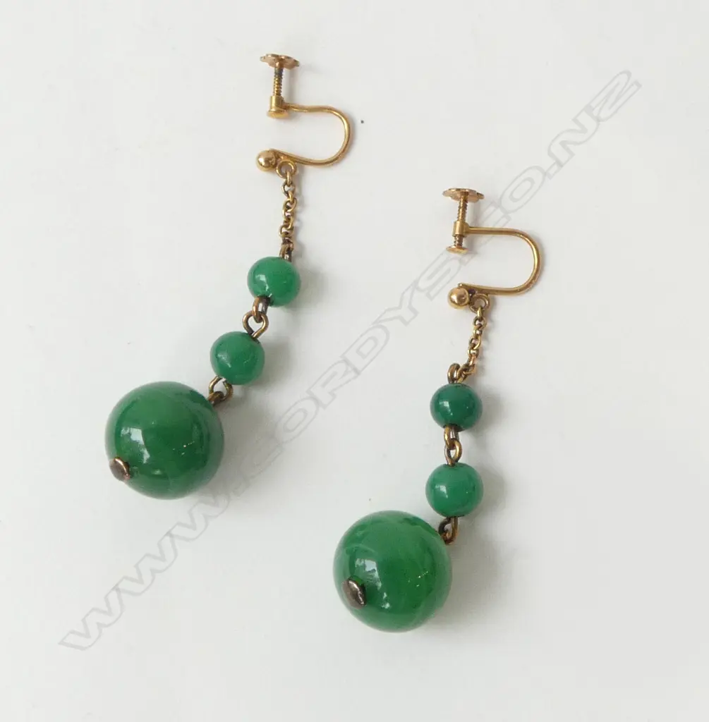 9CT GOLD AND GREEN GLASS EARRINGS (Q1200M) Image 1++