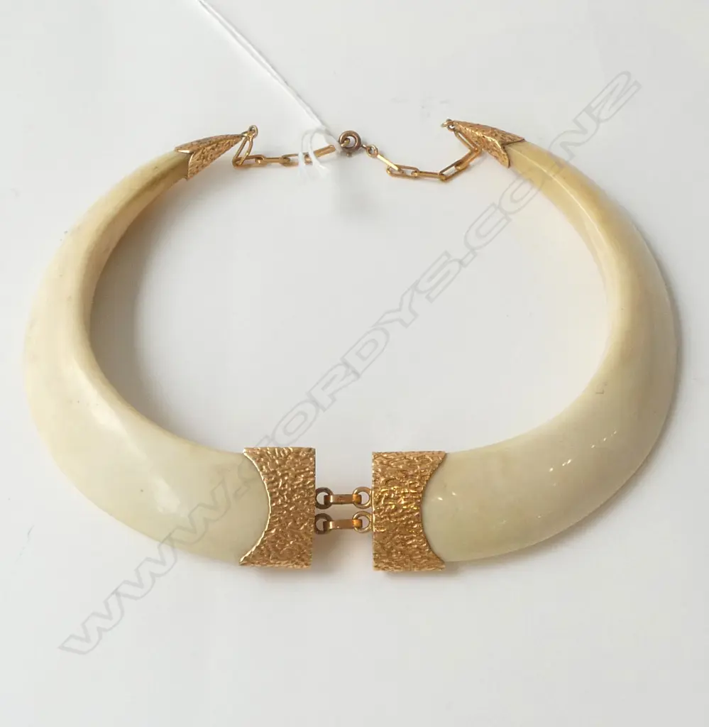 14CT GOLD MOUNTED DOUBLE TUSK NECKLACE textured mounts with connecting chain links 82gms total Image 1++