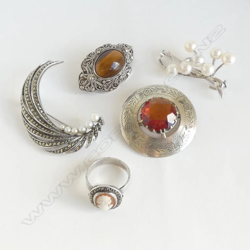5 SILVER JEWELLERY ITEMS: 4 BROOCHES (marcasite + pearl + goldstone) + CAMEO RING 60gms total Image 1++