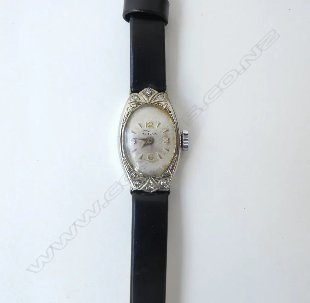 ART DECO 18ct WHITE GOLD & DIAMOND SWISS TITAN WRISTWATCH, 9gm (NEW STRAP) (Q8280J) Image 1++