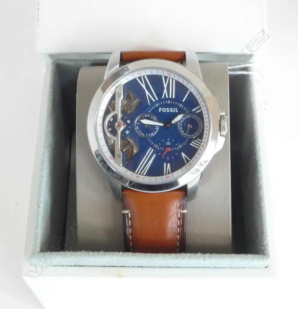 FOSSIL GENT'S WRISTWATCH; BOX, BOOKLET, WORKING CONDITION Image 1++