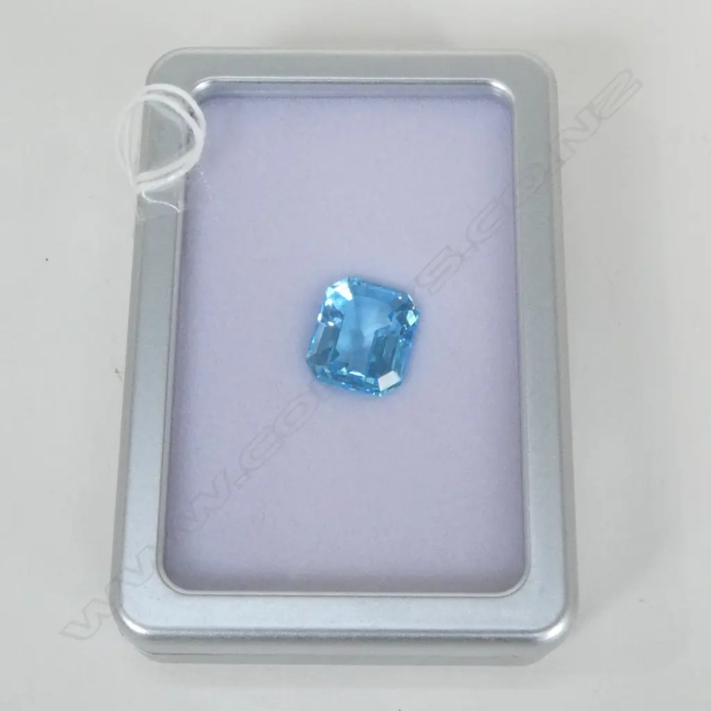 OCTAGON CUT BLUE TOPAZ, 15.75ct, w AIG REPORT Image 1++
