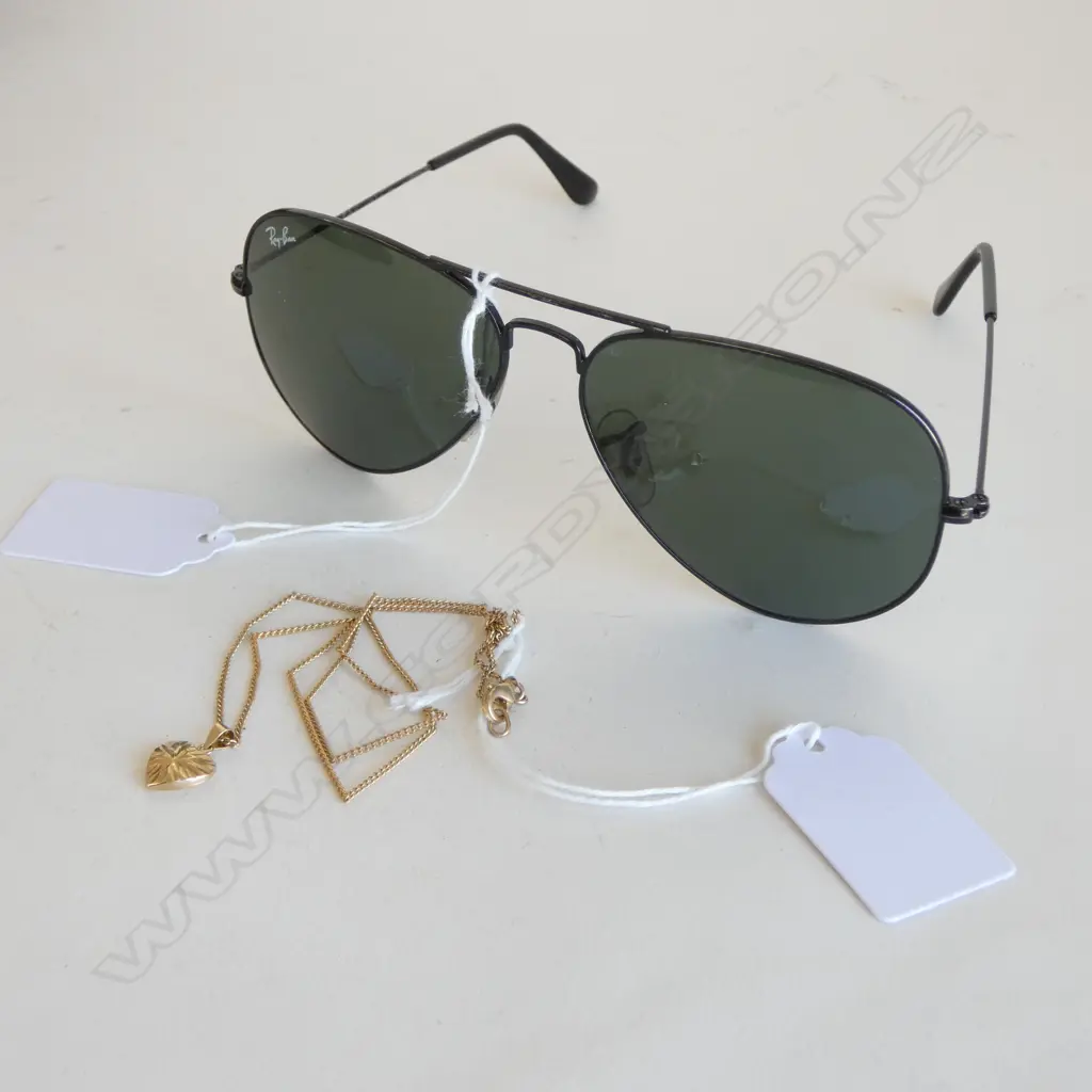 PR AVIATOR TYPE SUNGLASSES & HEART PENDANT ON CHAIN Image 1++