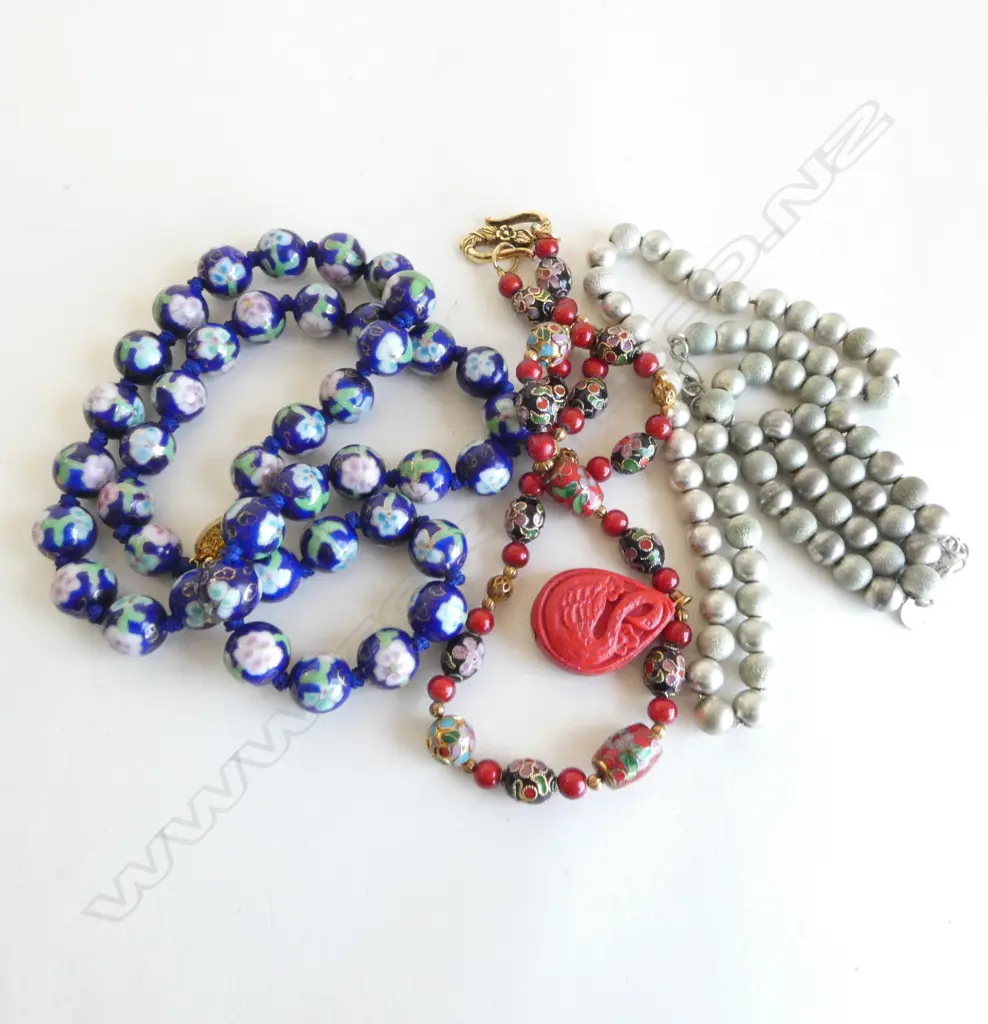 3 BEAD NECKLACES Image 1++