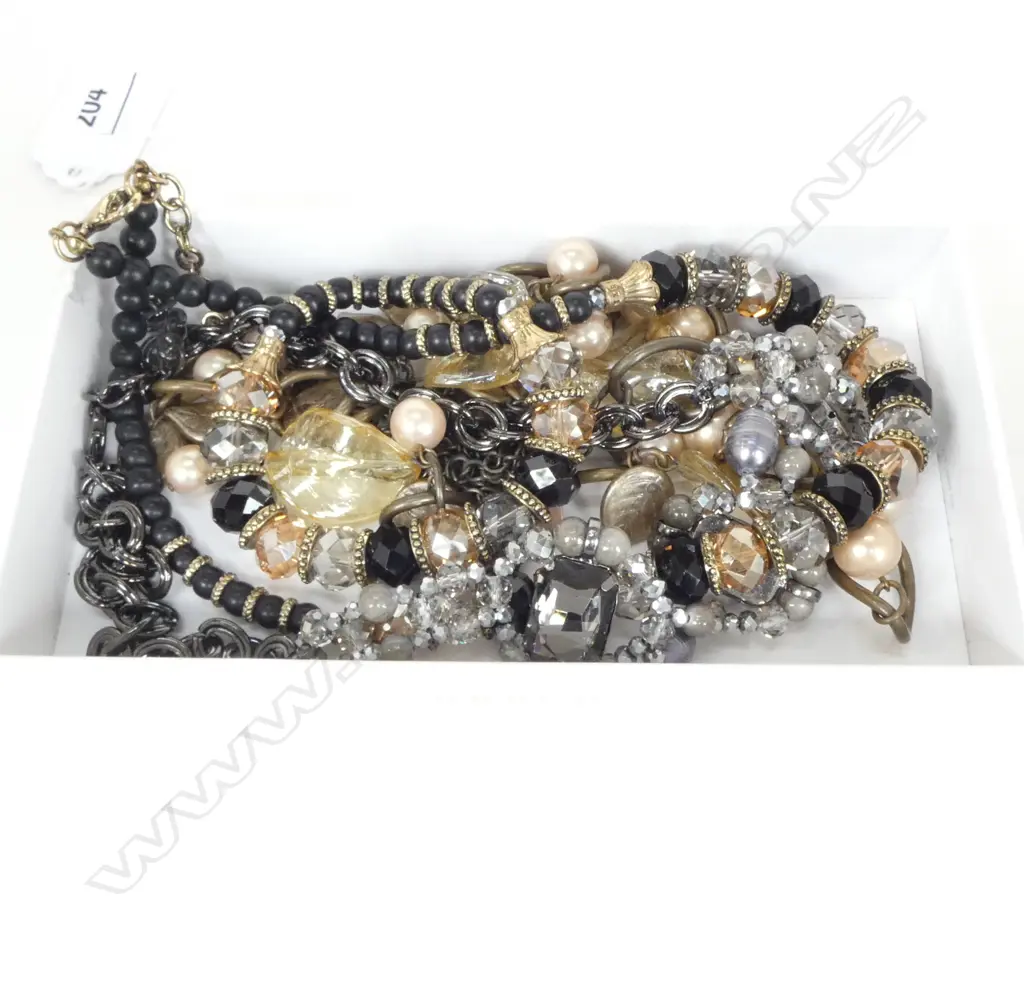 THREE ITALIAN COSTUME NECKLACES & MATCHING BRACELET Image 1++