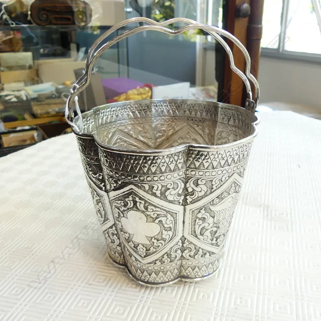 ORIENTAL SILVER? LOBED & DOUBLE HANDLED EMBOSSED VESSEL H.140mm 268gms Image 1++
