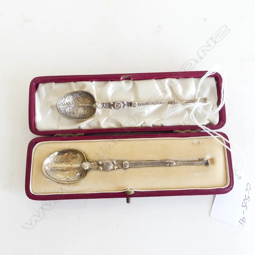BOXED EDWARD VII SILVER GILT CORONATION APOSTLE SPOON & 1 SILVER UNBOXED, BIRM.1902, MAKER GEORGE UNITE, 12gm (0000) Image 1++