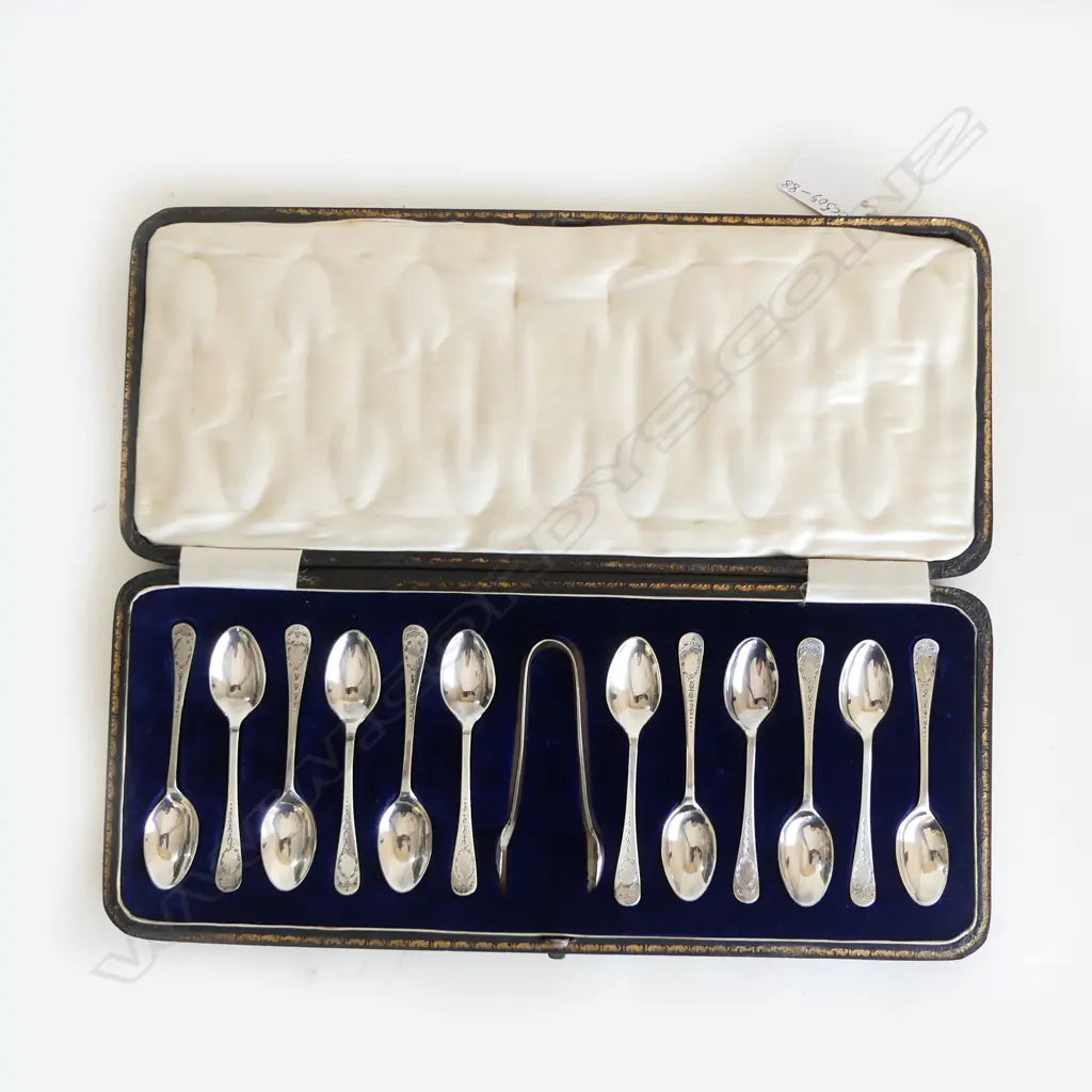 BOXED SET 12 TEASPOONS & SUGAR TONGS - BRIGHT CUT ENGRAVED DECORATION, SHEFFIELD 1919, 106gm (CD7789) Image 1++