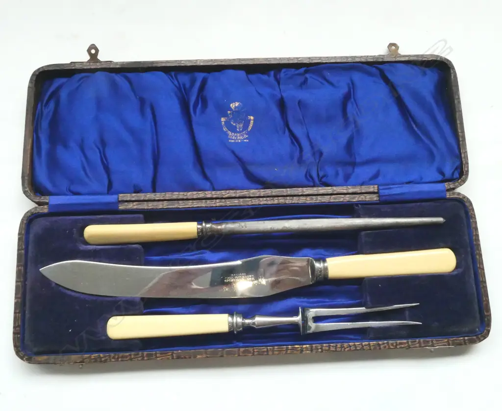 3PC ‘BONE’ HANDLE CARVING SET IN CASE SHEFFIELD, L.350MM (KNIFE) Image 1++