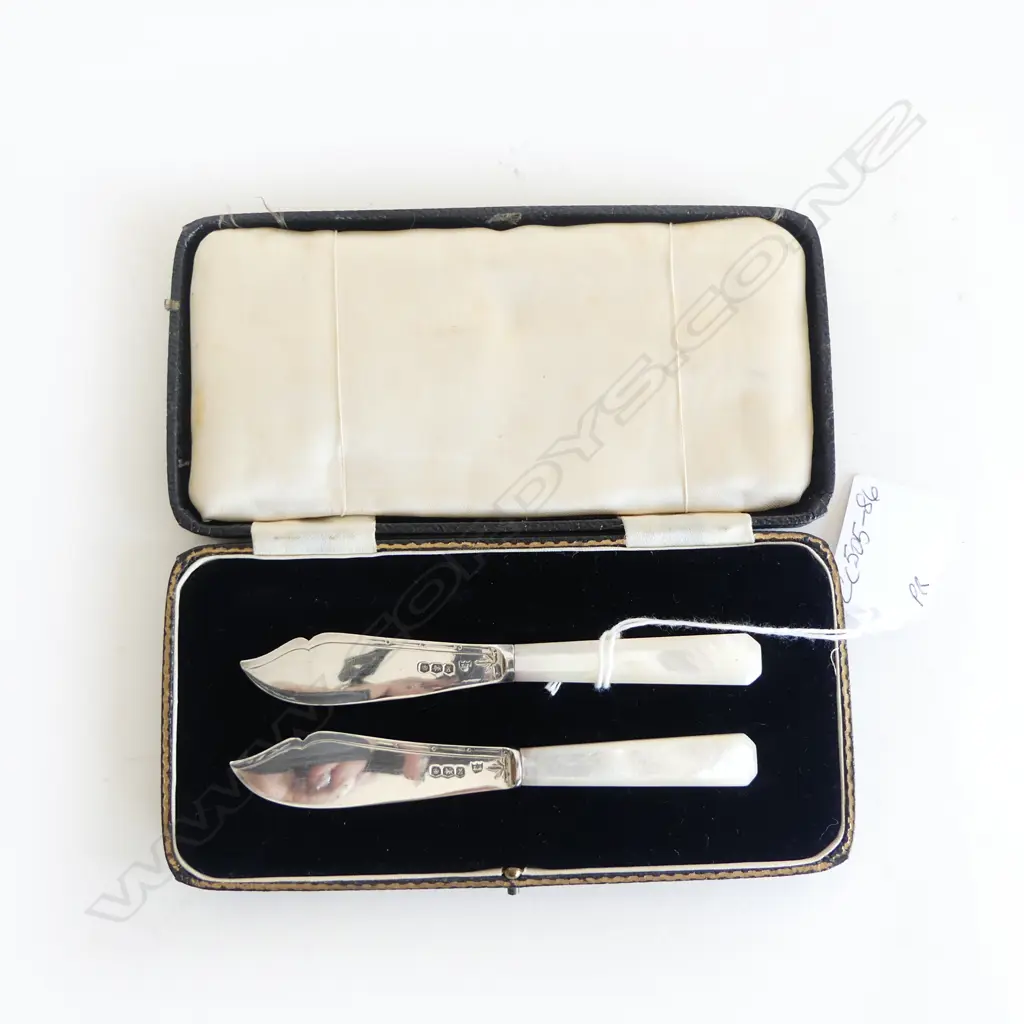 BOXED PR SILVER & MOP KNIVES, SHEFFIELD 1940, 32gm (CD000) Image 1++