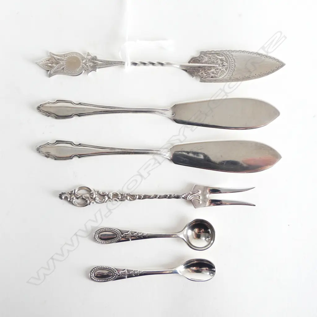 3 S/SILVER BUTTER KNIVES  OLIVE FORK & 2 SALT SPOONS 55 GMS Image 1++