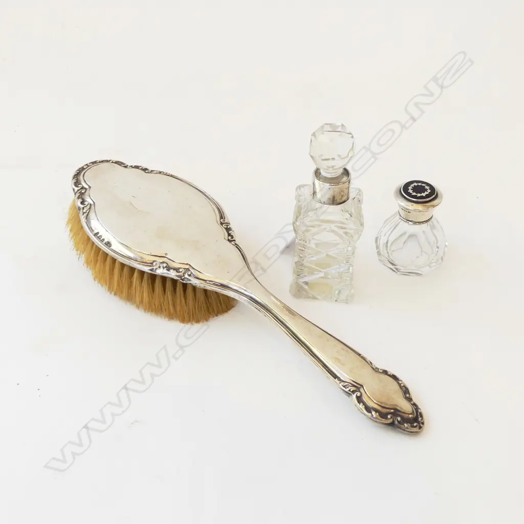 2 STG SILVER CAPPED CRYSTAL BOTTLES H.105mm + STG HAIRBRUSH Image 1++
