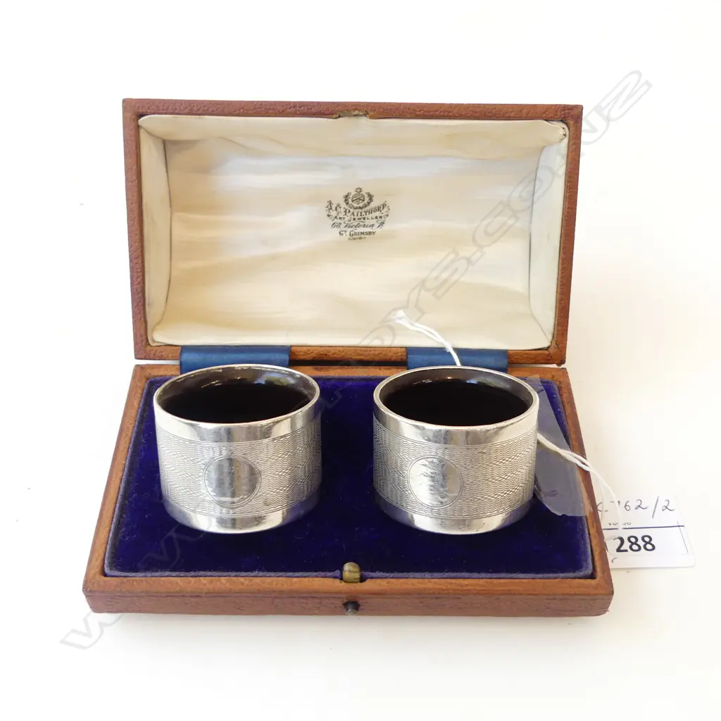 PAIR OF STG SILVER & BAKELITE NAPKIN RINGS IN BOX BIRMINGHAM 1933  Image 1++