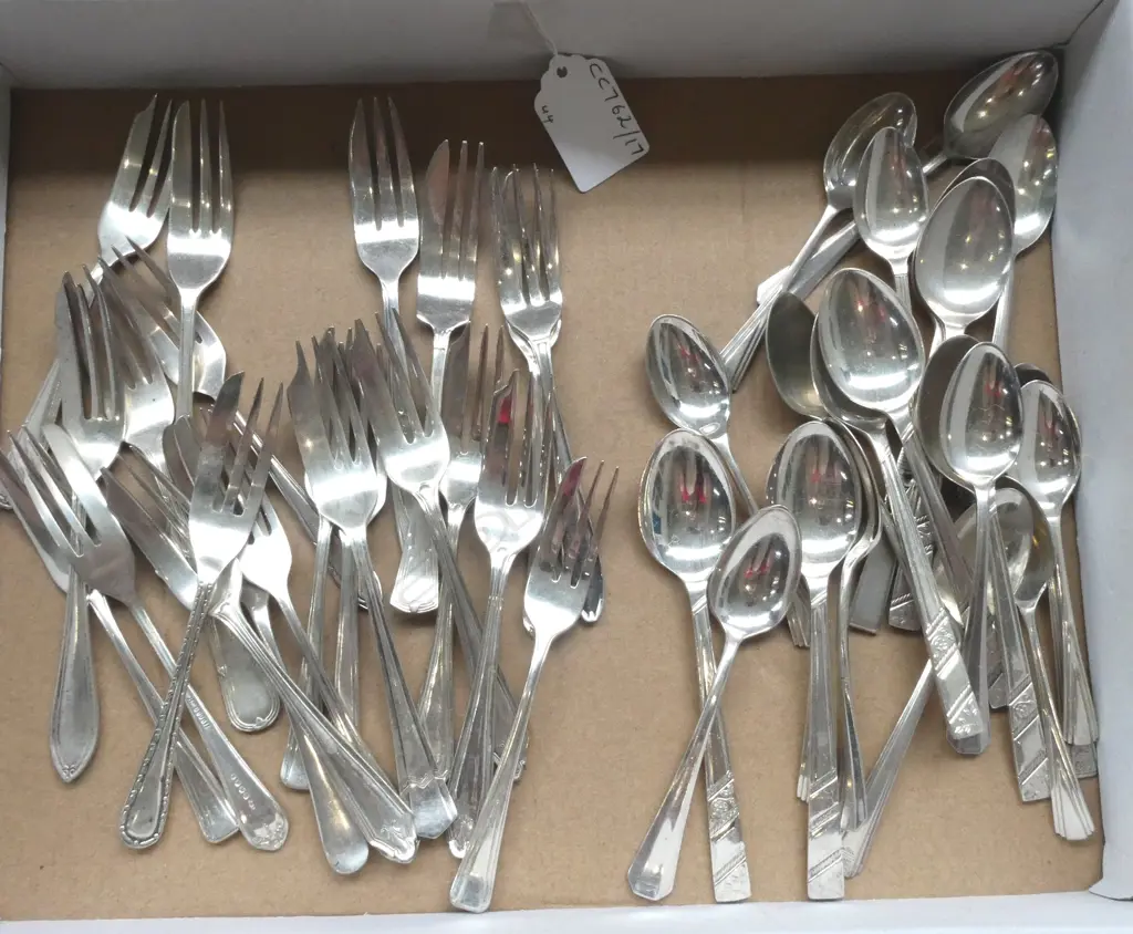 22 OF EACH CAKE FORKS & TEASPOONS SILVER PLATED  Image 1++