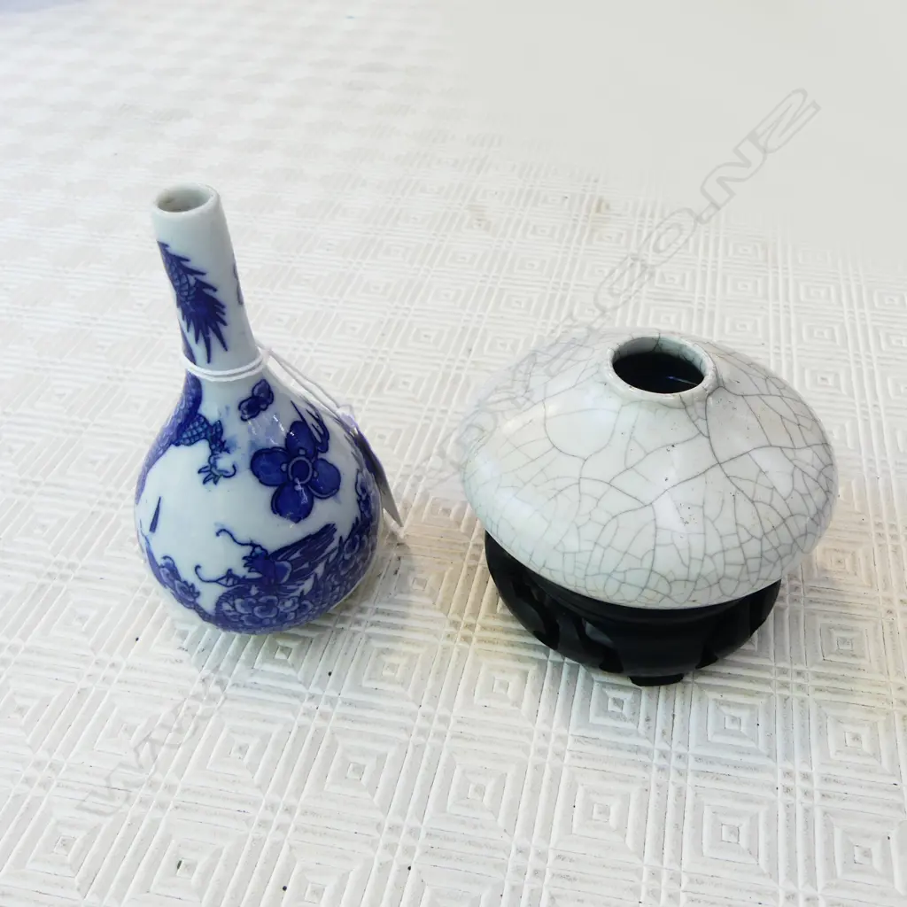 CHINESE CRACKLE GLAZE VASE 90mm dia ON STAND + B/W VASE H.110mm Image 1++