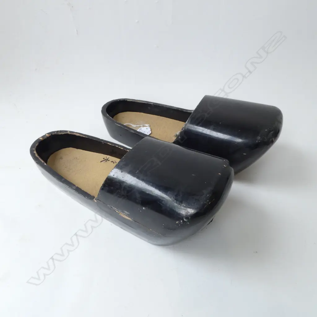 PR ANTIQUE JAPANESE SHINTO PRIEST 'SHALLOW' SHOES,  LACQUERED WOOD w QUILTED INSERTS, L.300mm Image 1++