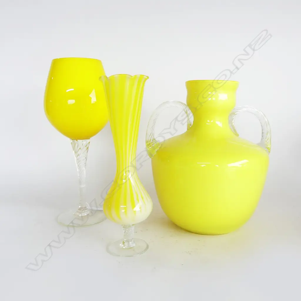 3 PCES YELLOW VENETIAN GLASS H.290mm Image 1++