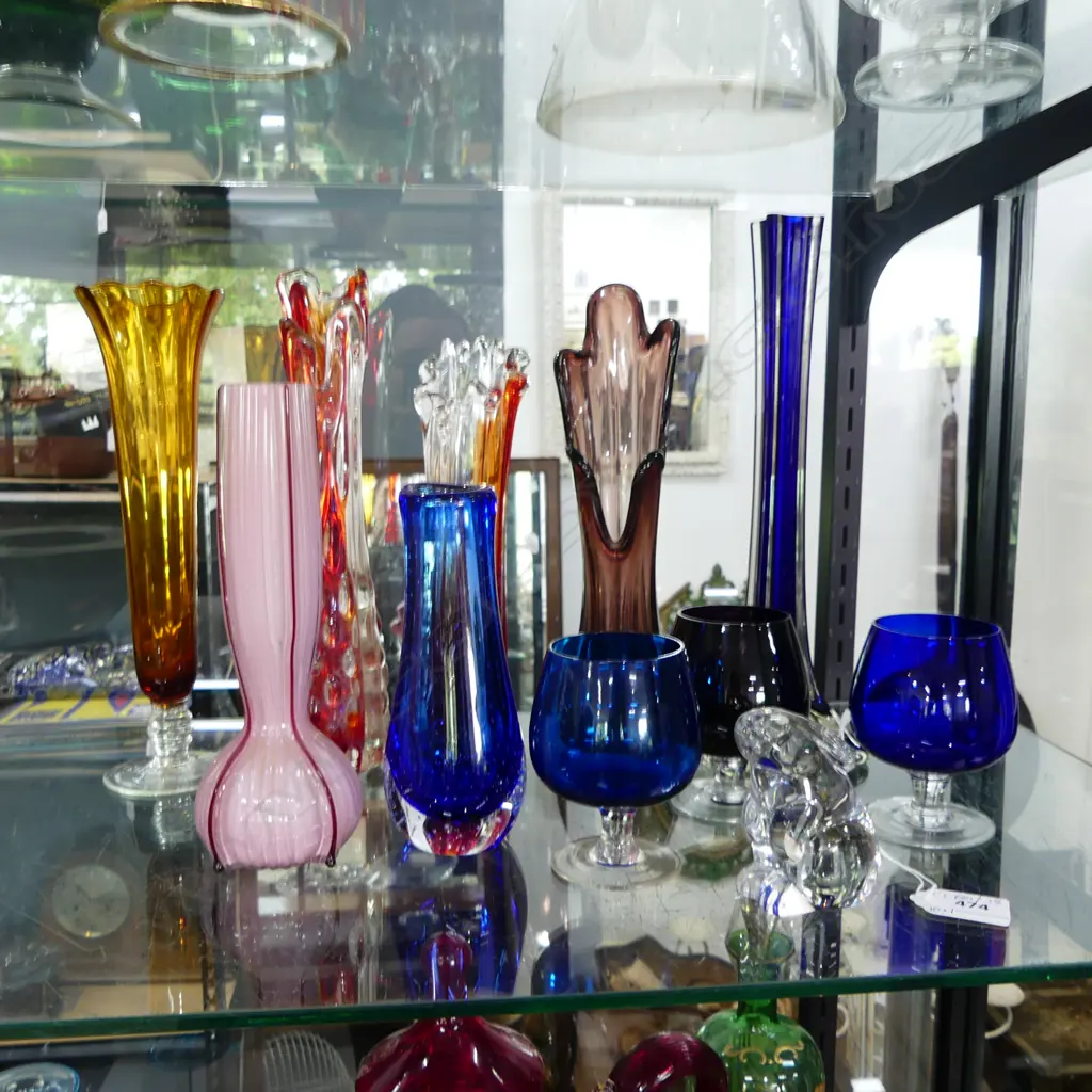 10 PCES COLOURED ART GLASS + BACCARAT RABBIT H.80mm Image 1++