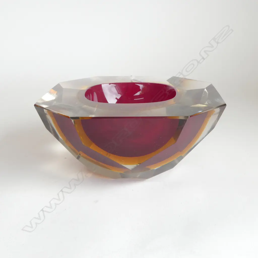 ART GLASS BOWL, 170mm dia Image 1++