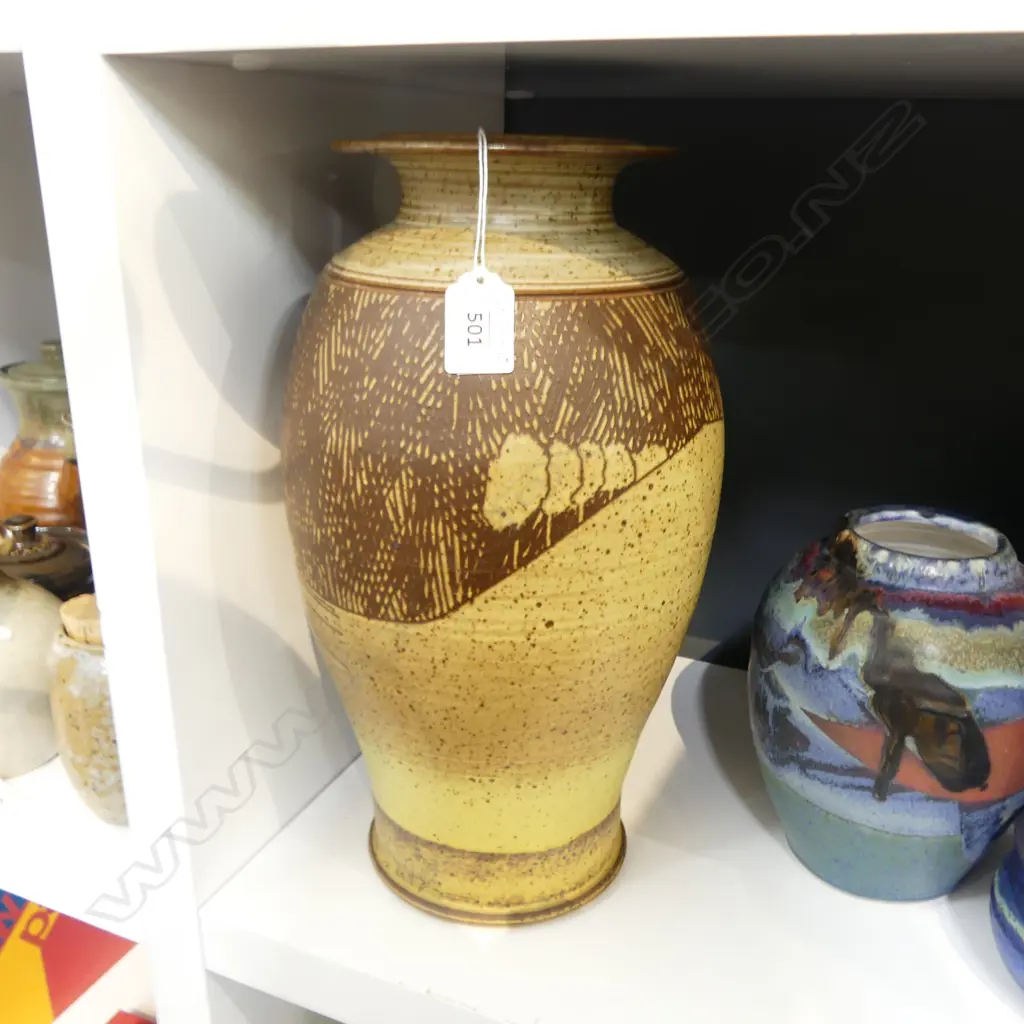 NZ STUDIO POTTERY LG VASE; UNMARKED, INCISED DECORATION, H.340mm Image 1++