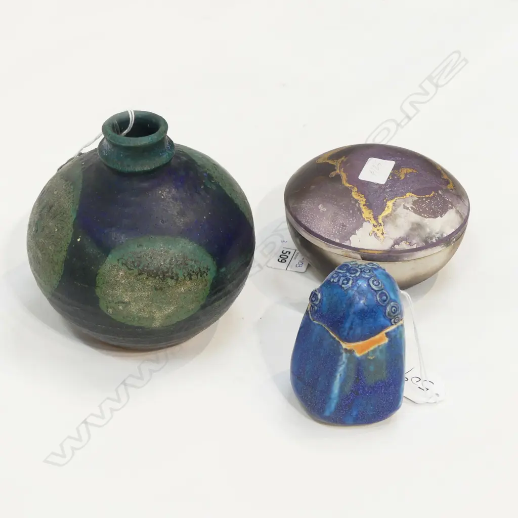 PATTI MEADS (1968-2020) RAKU FIRED LIDDED CONTAINER Dia.105mm, SMALL MARKED POTTERY VASE & CORAL FORM CONTAINER  Image 1++