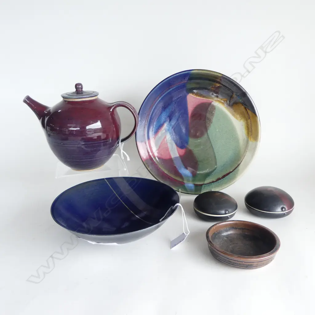 6 ASST PCES NZ POTTERY; DORIS DUTCH SML DISH, BEVERLEY HORWICK PORCELAIN BOWL, HEATHER TOWNSEND TEACUP, etc H.180mm Image 1++