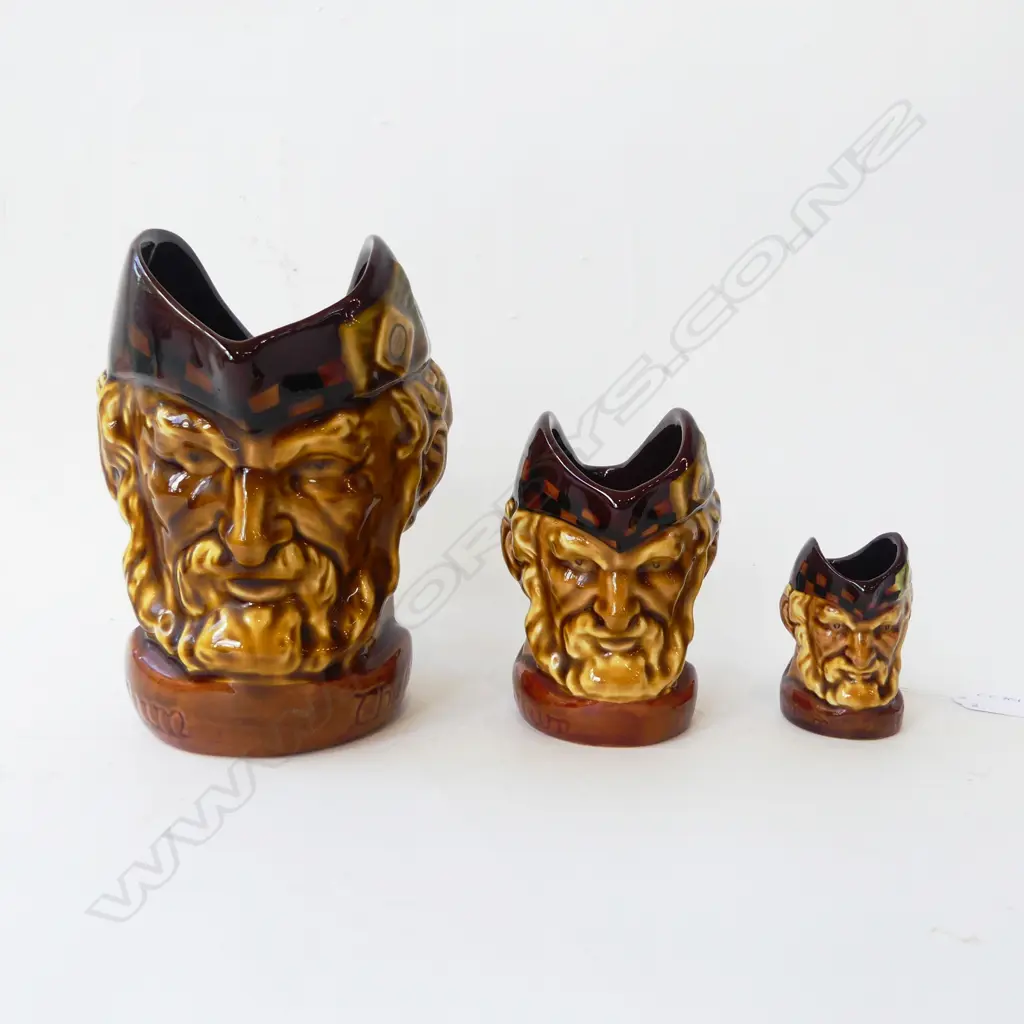 3 GRADUATING WADE McCALLUM JUGS H.170mm Image 1++