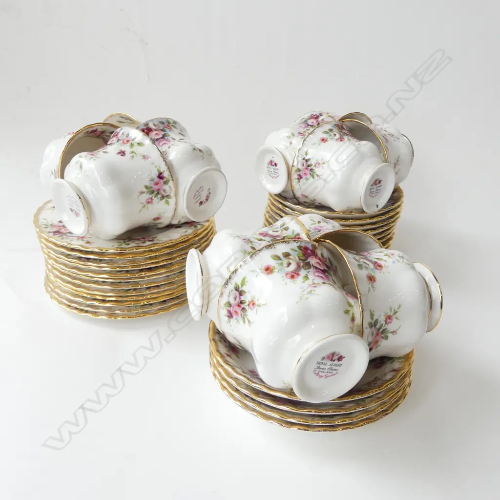 12 ROYAL ALBERT 'COTTAGE GARDEN' CUPS & SAUCERS  Image 1++