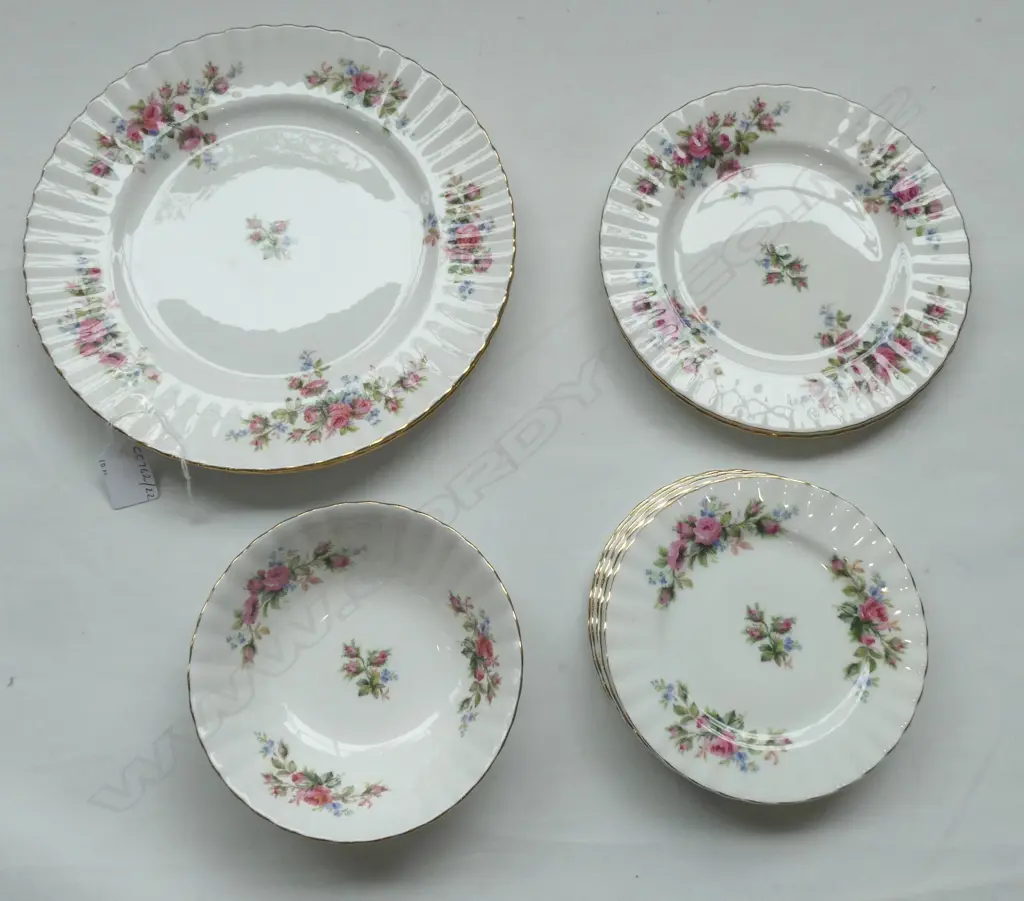 10PC’S ROYAL ALBERT MOSS ROSE CHINA – 2 DINNER, 2 LUNCH & 5 SIDE PLATES, & DESSERT BOWL  Image 1++