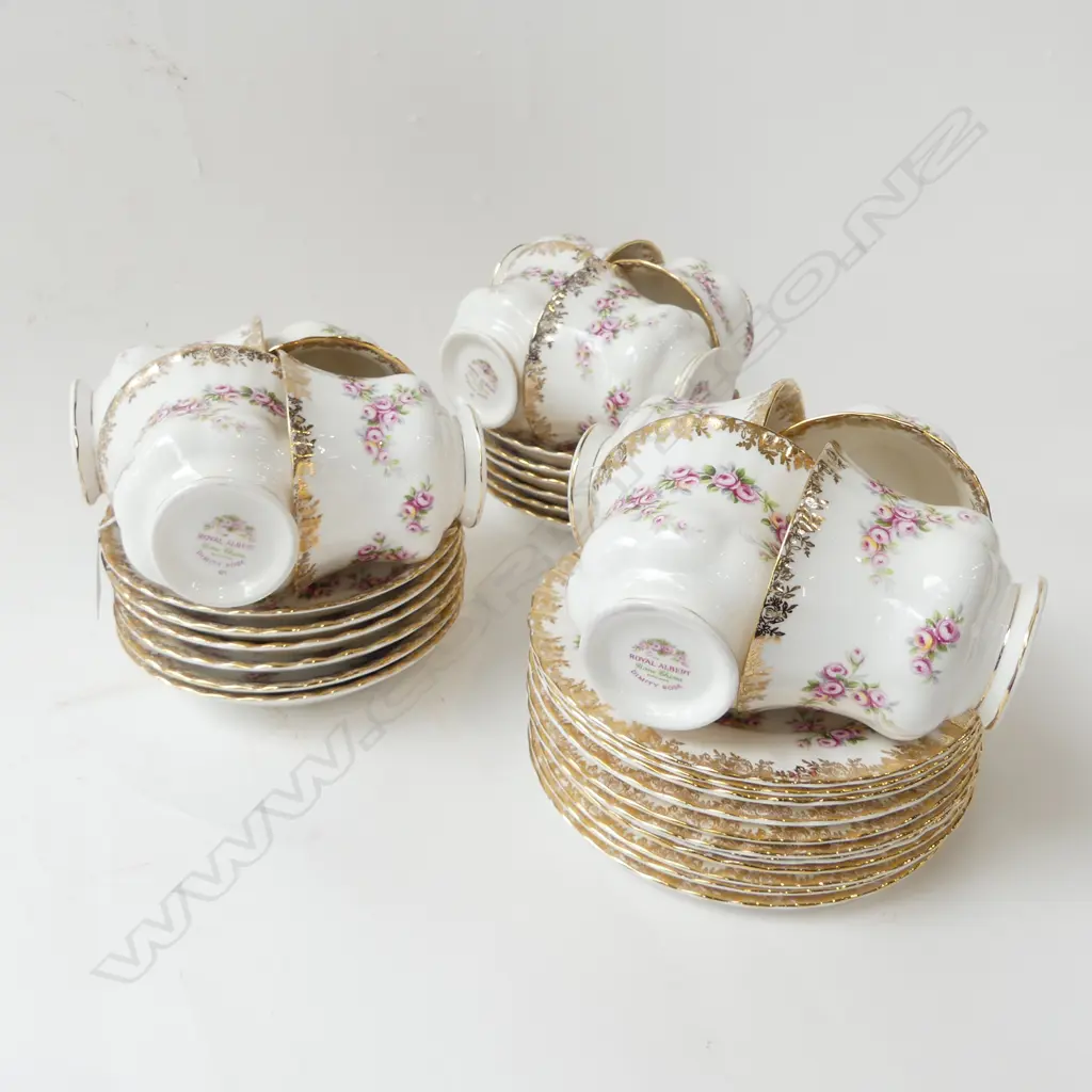 12 ROYAL ALBERT 'DIMITY ROSE' CUPS & SAUCERS w. EXTRA PLATES Image 1++