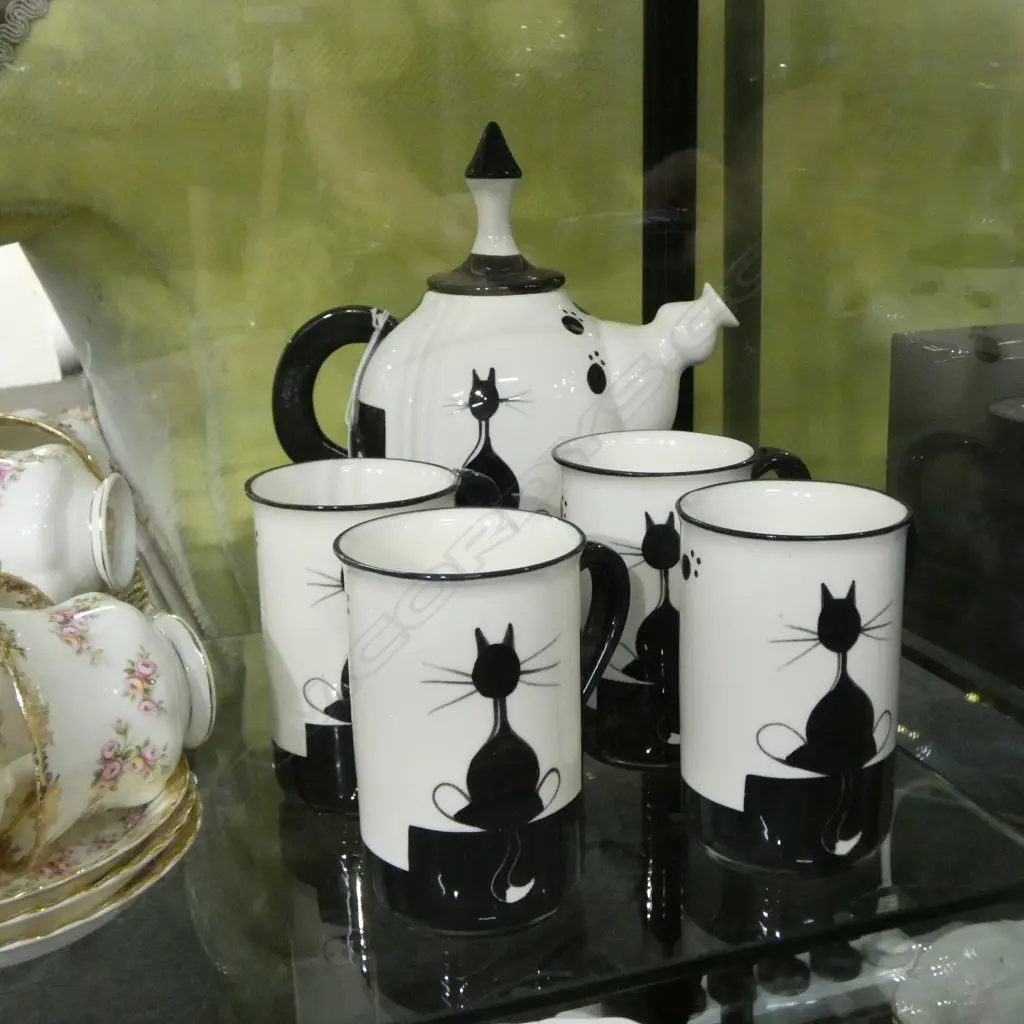 AOTEA NZ DESIGNER TEAPOT + FOUR MUGS Image 1++