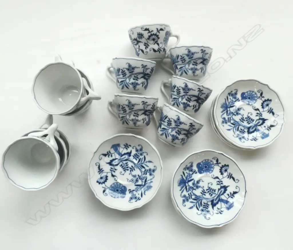 BLUE DANUBE 12 CUPS & 12 SAUCERS EXCELLENT CONDITION Image 1++