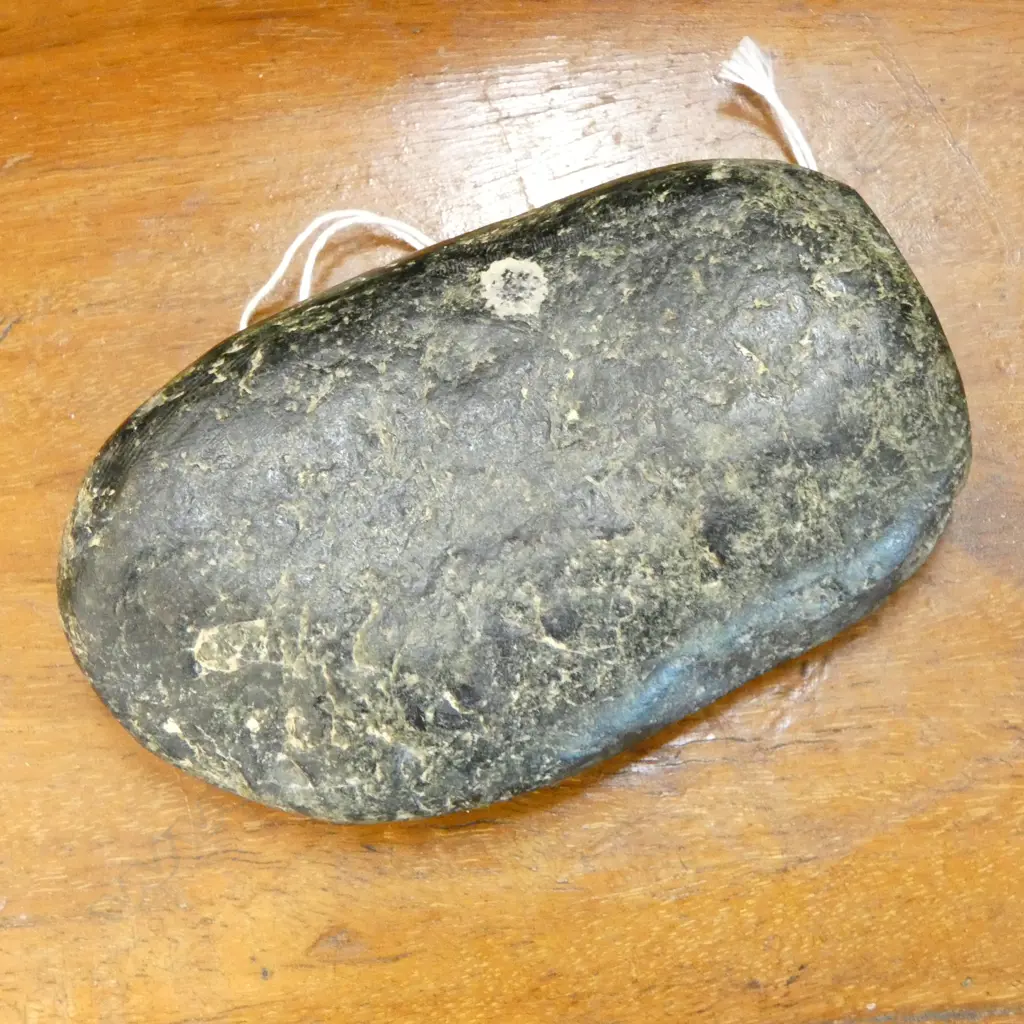 Y22396 MAORI OLD FLAT OVAL WORKED POUNAMU PIECE L.97mm Image 1++