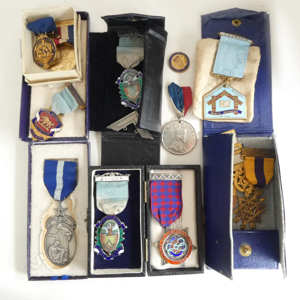 COLLECTION 11 MASONIC BADGES, SOME SILVER & SILVER/ENAMELLED (CD13189) Image 1++