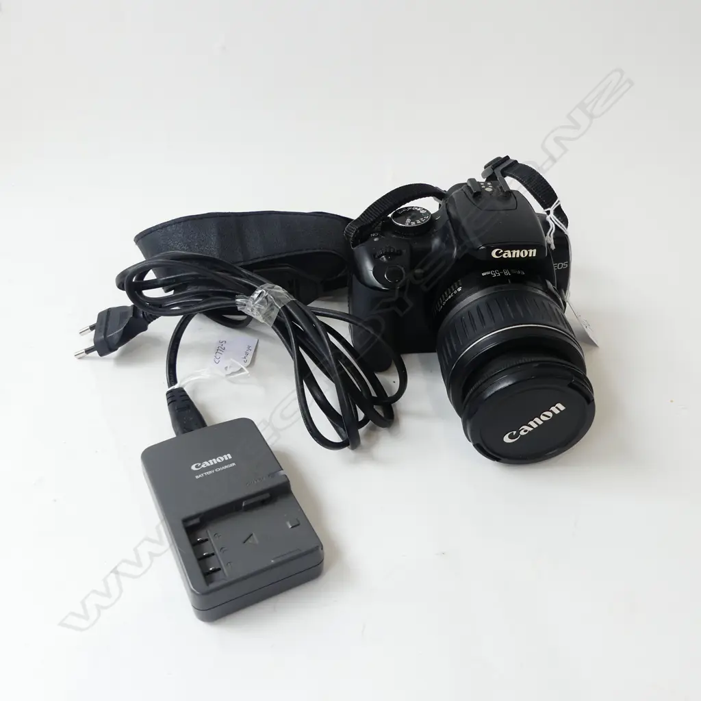 CANON EOS DIGITAL CAMERA 400D w 18-55mm LENS & BATTERY CHARGER Image 1++