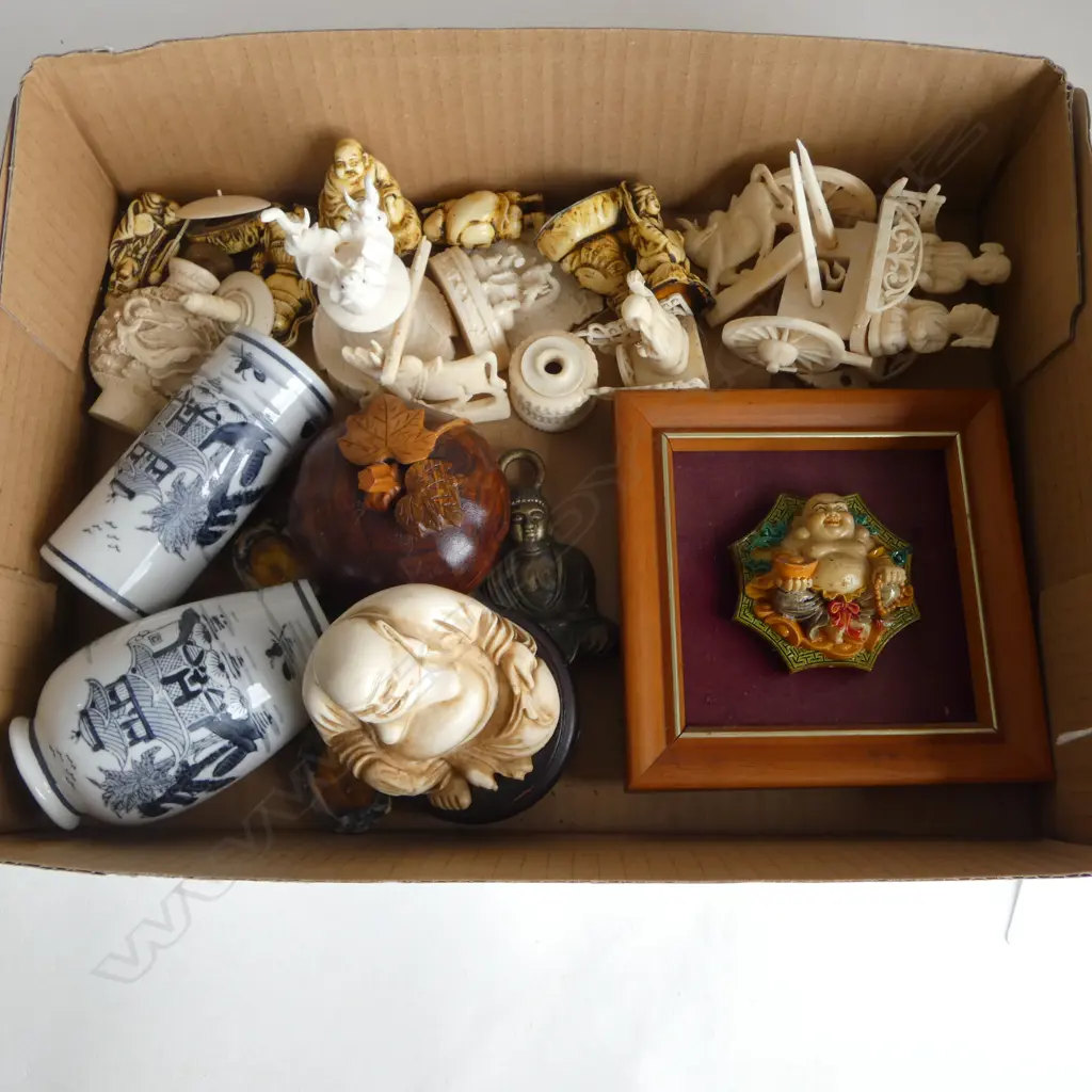 TRAY OF FAUX NETSUKE  SMALL IVORY PCS & COLLECTABLES Image 1++