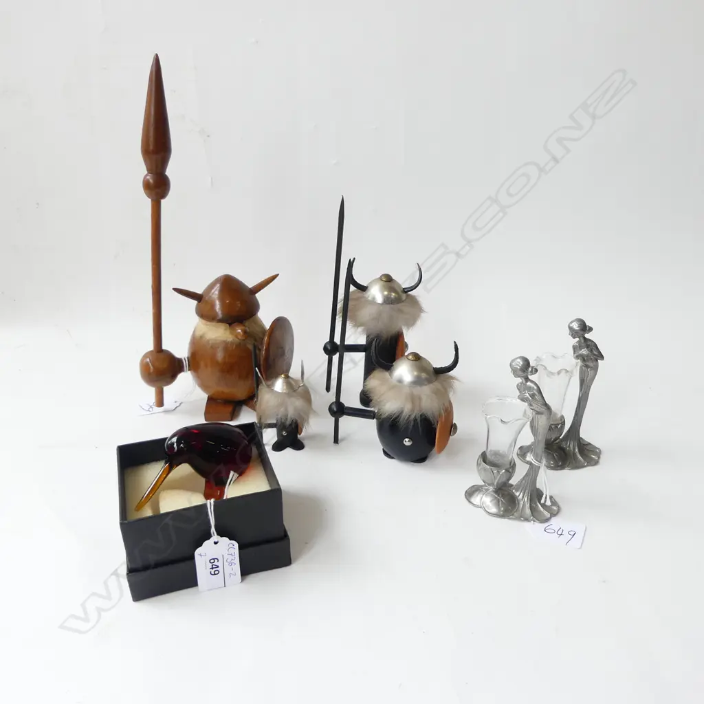 2 NOUVEAU STYLE MINIATURE ORNAMENTS, BOXED ART GLASS KIWI & 4 VIKINGS H.270mm Image 1++